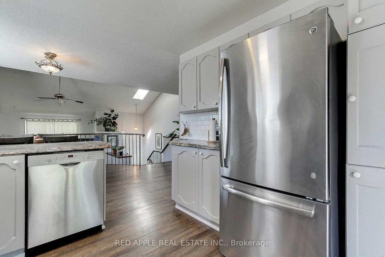 2277, Scythes, Stroud, Innisfil