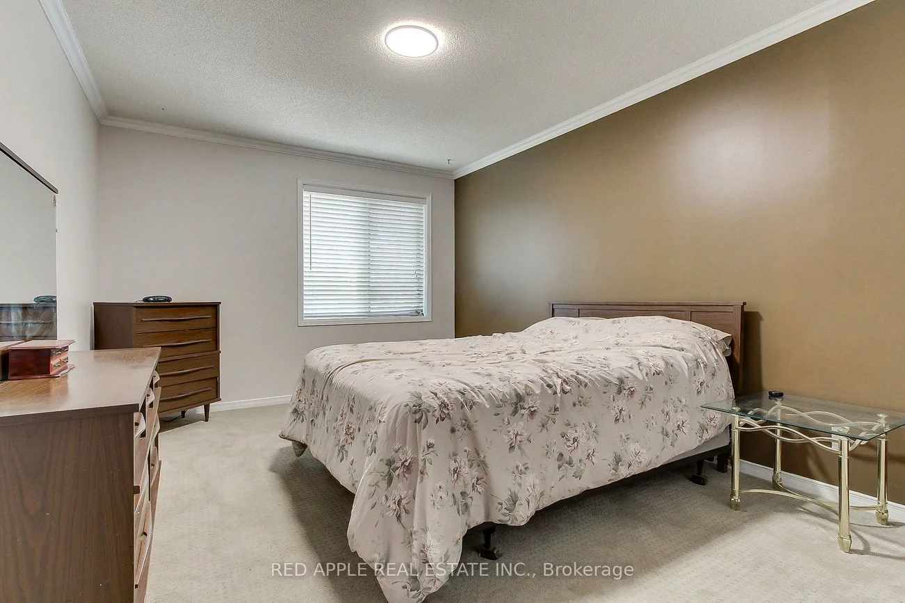 2277, Scythes, Stroud, Innisfil