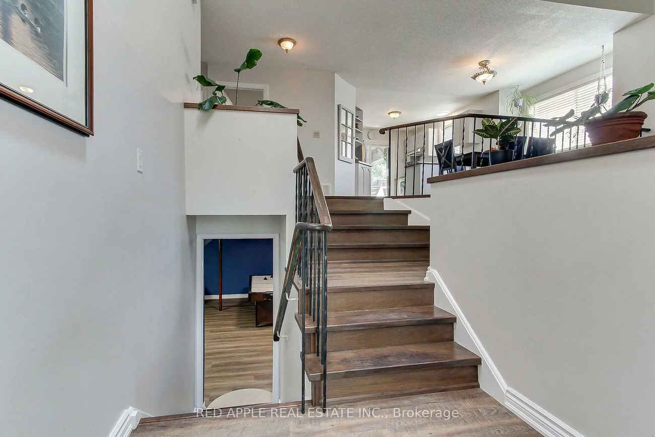 2277, Scythes, Stroud, Innisfil