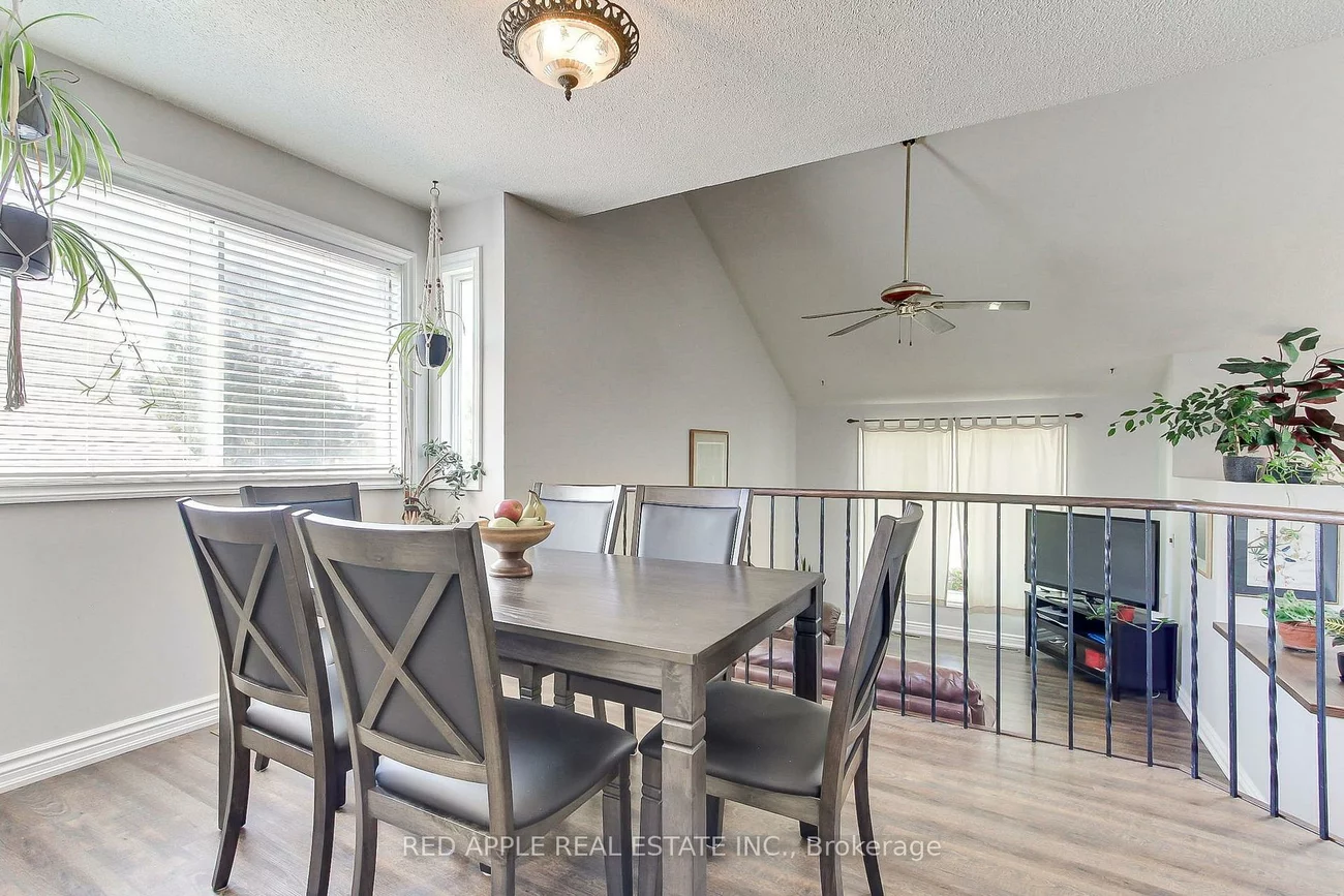 2277, Scythes, Stroud, Innisfil