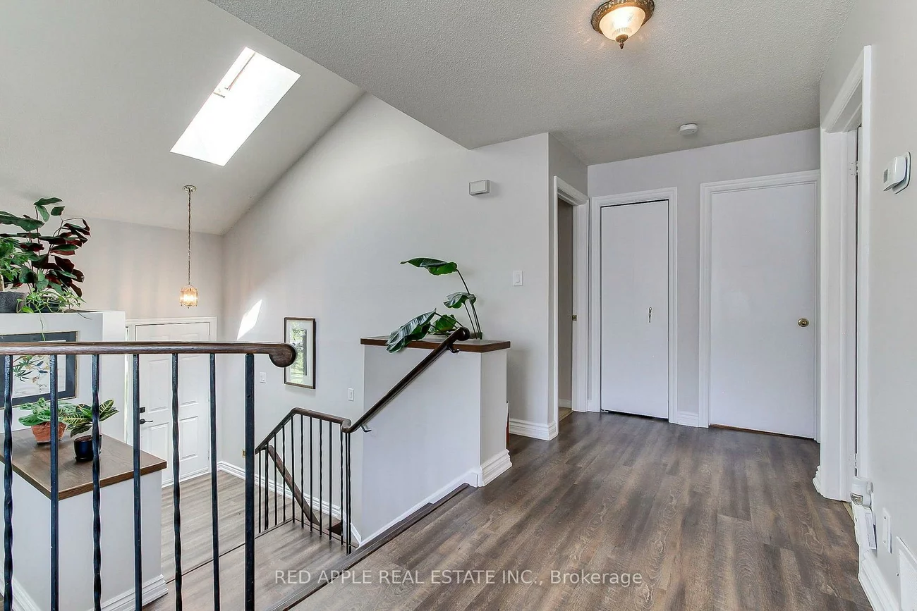2277, Scythes, Stroud, Innisfil