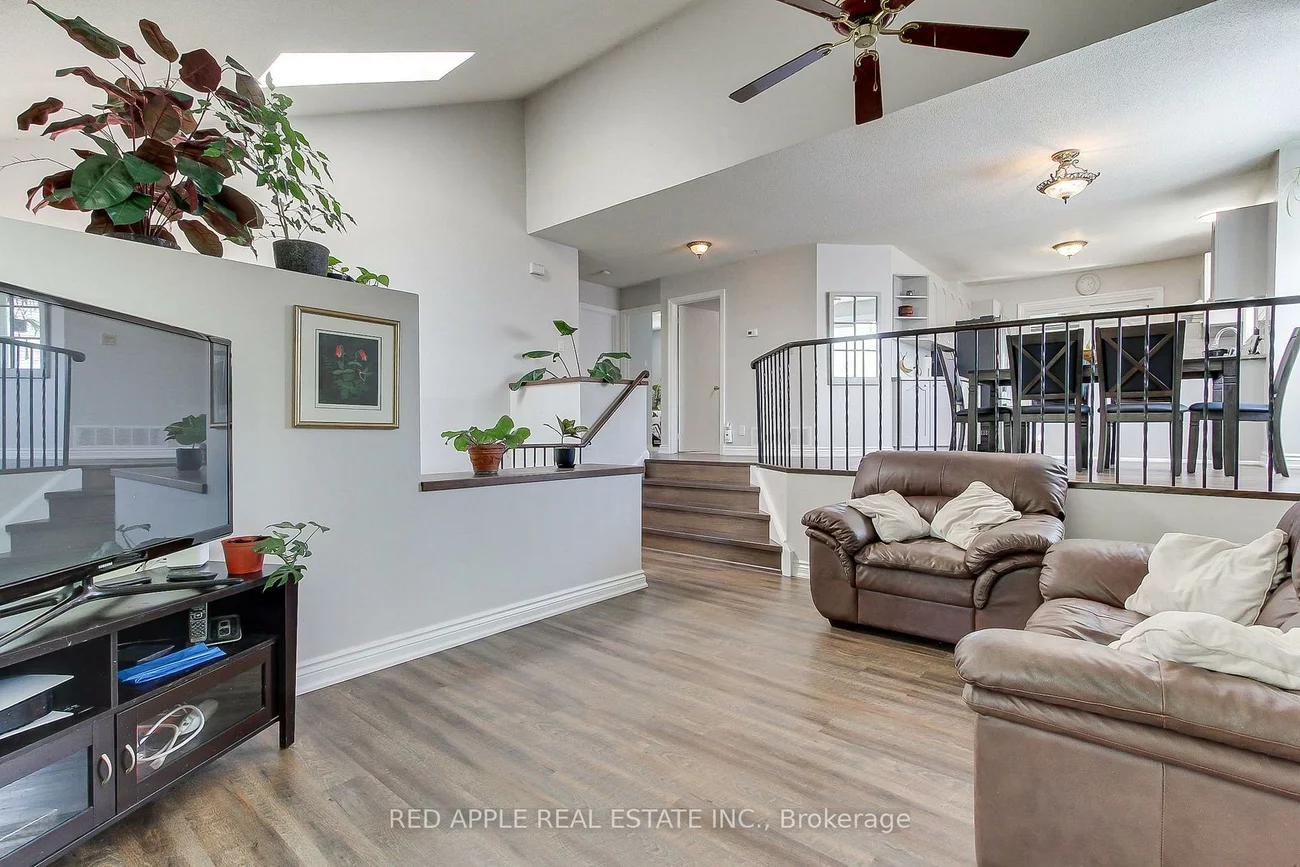 2277, Scythes, Stroud, Innisfil