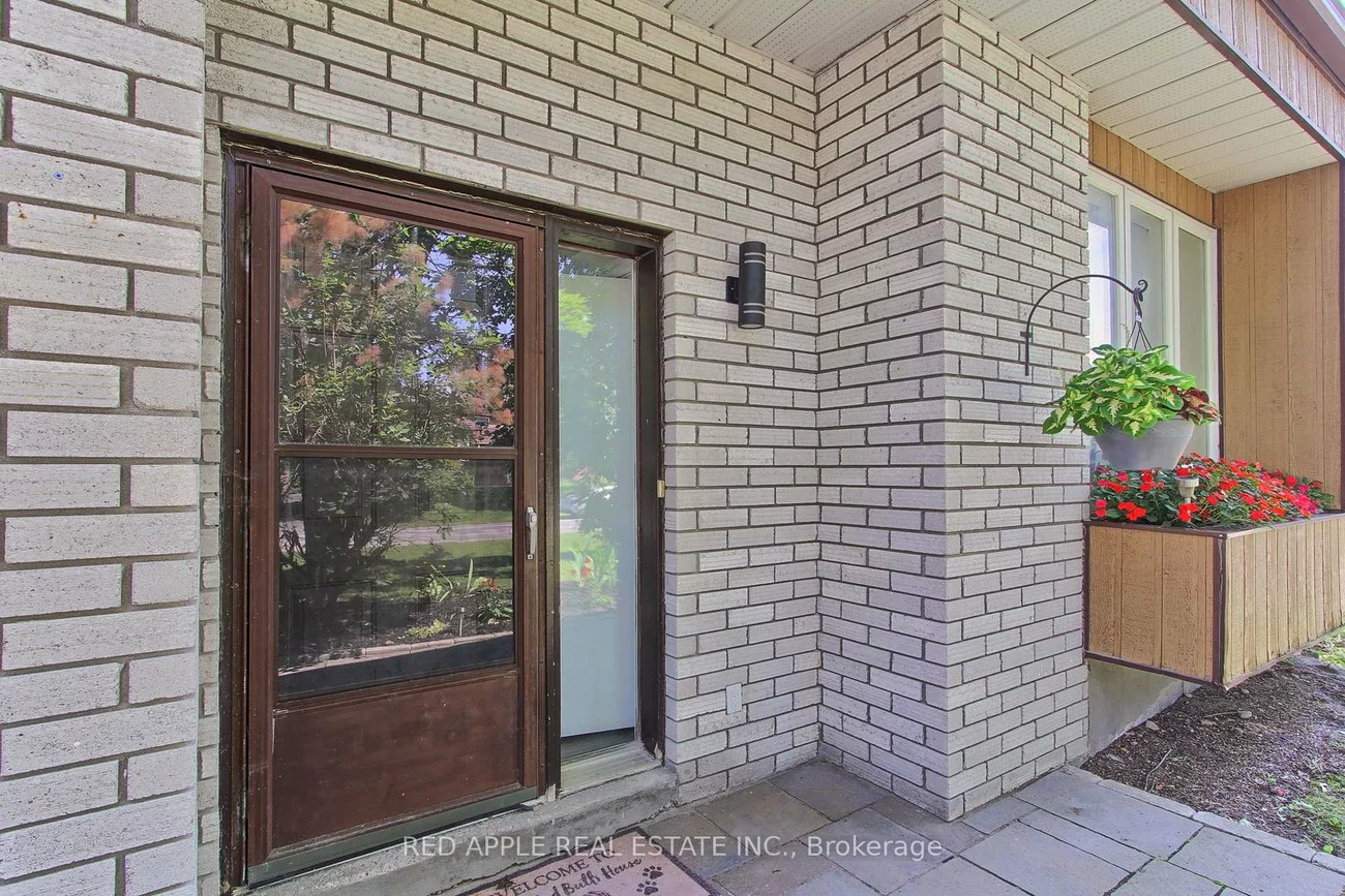 2277, Scythes, Stroud, Innisfil