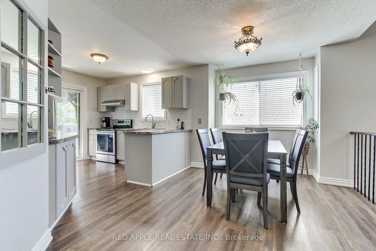 2277, Scythes, Stroud, Innisfil
