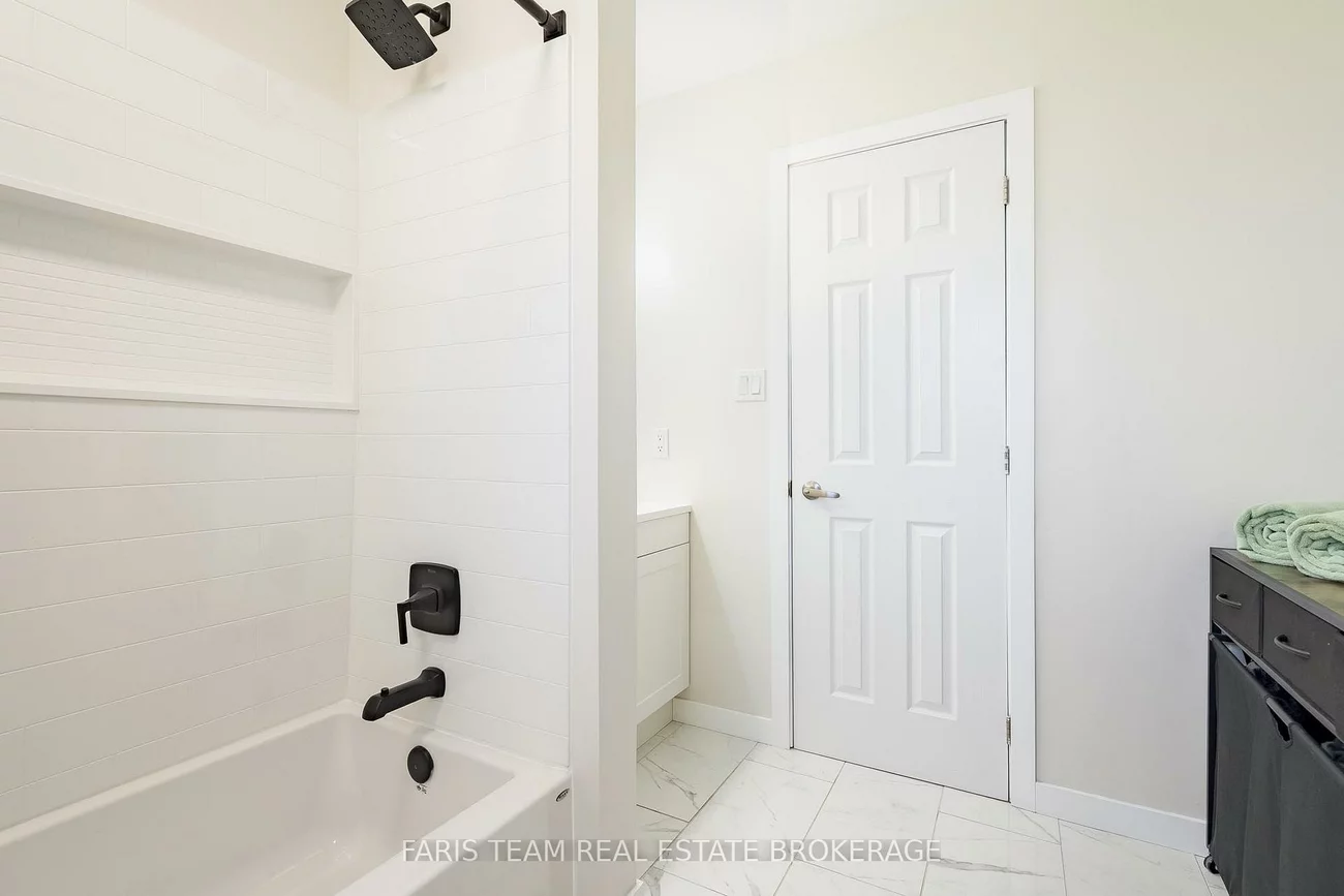 201, Parkside, Stroud, Innisfil