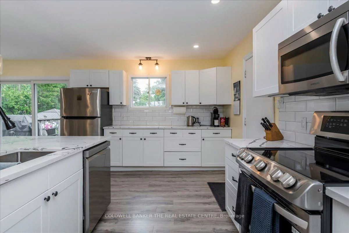2593, Lawrence, Stroud, Innisfil