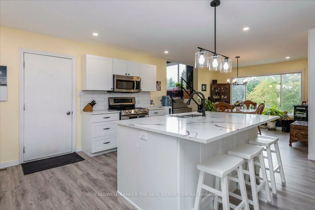 2593, Lawrence, Stroud, Innisfil