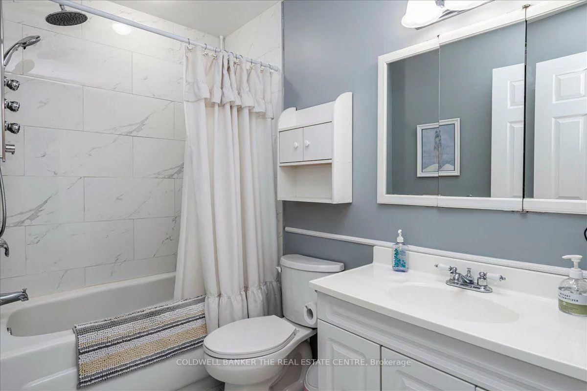 2593, Lawrence, Stroud, Innisfil