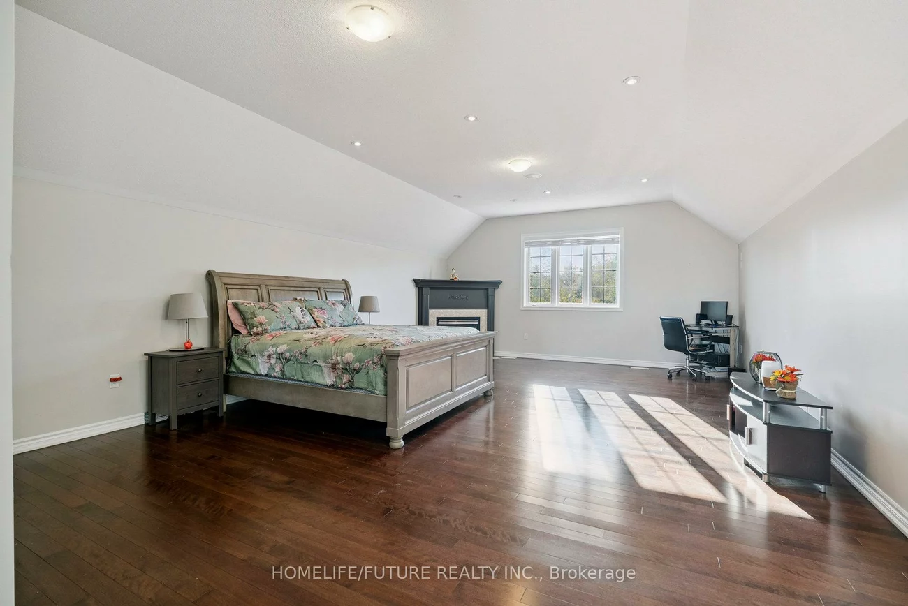 2048, Mcneil, Alcona, Innisfil