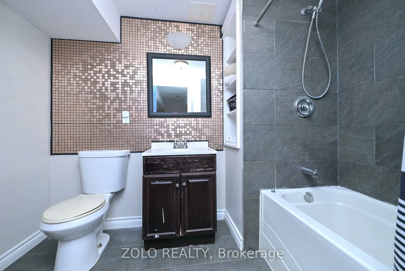 1077, Anna Maria, Alcona, Innisfil