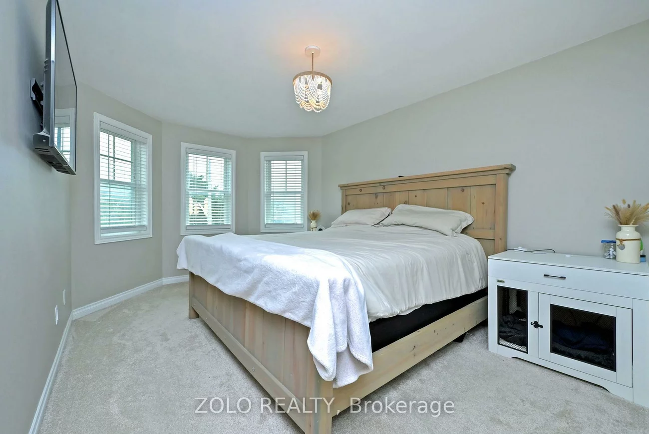 1077, Anna Maria, Alcona, Innisfil