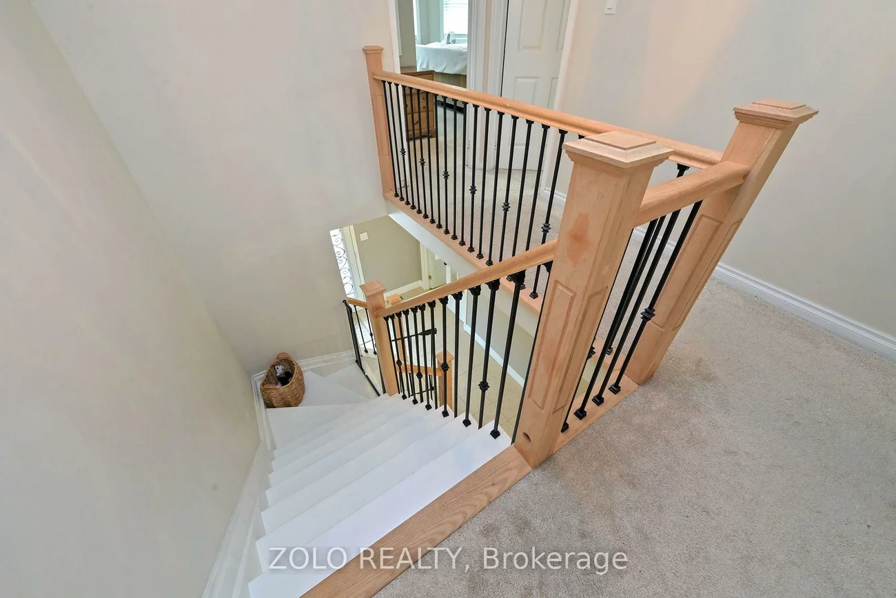 1077, Anna Maria, Alcona, Innisfil