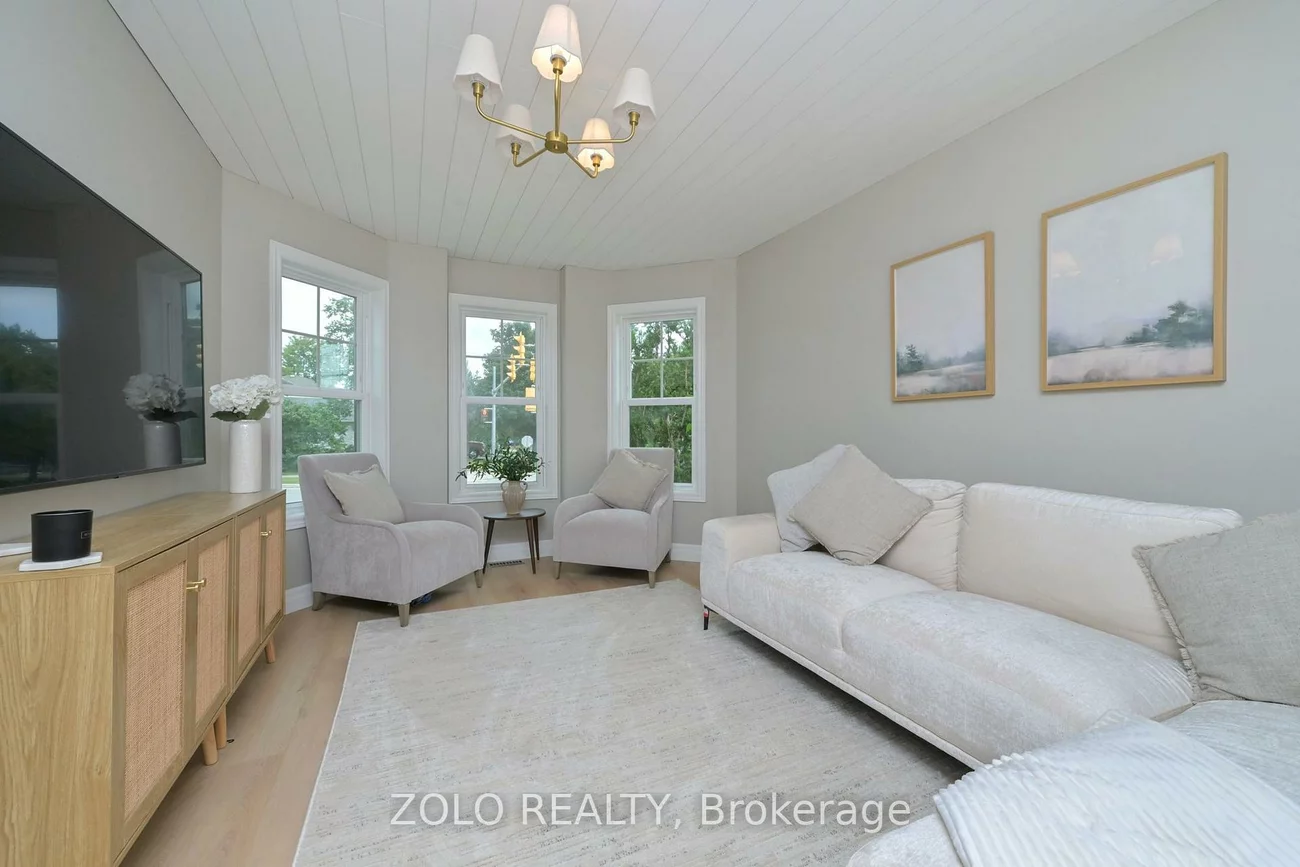 1077, Anna Maria, Alcona, Innisfil