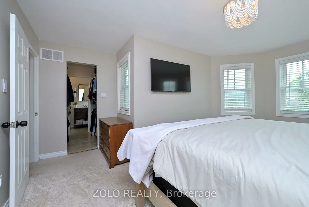 1077, Anna Maria, Alcona, Innisfil