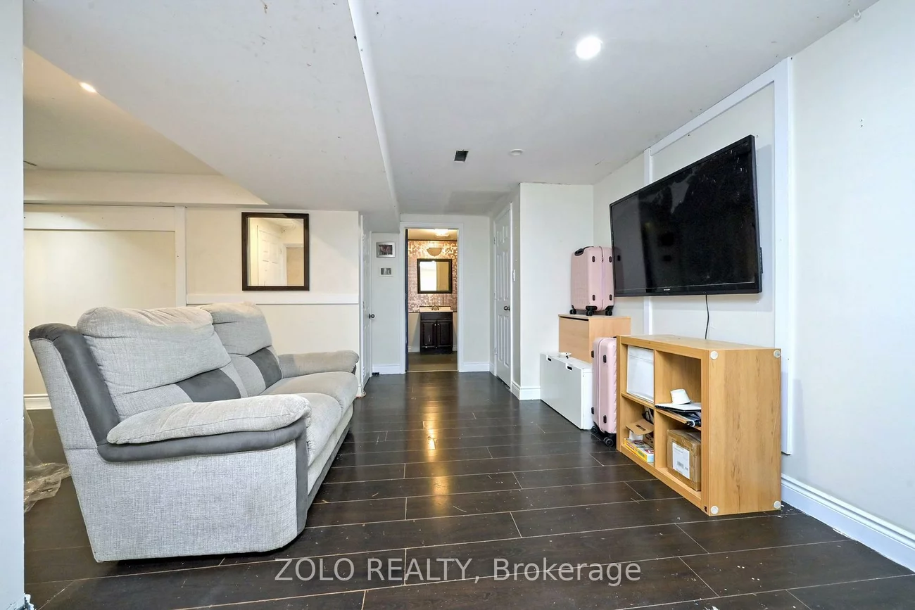 1077, Anna Maria, Alcona, Innisfil