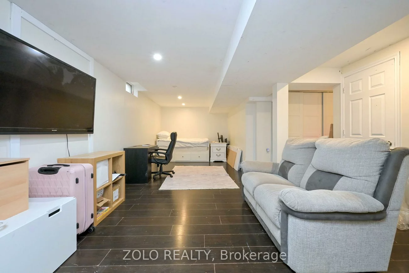1077, Anna Maria, Alcona, Innisfil