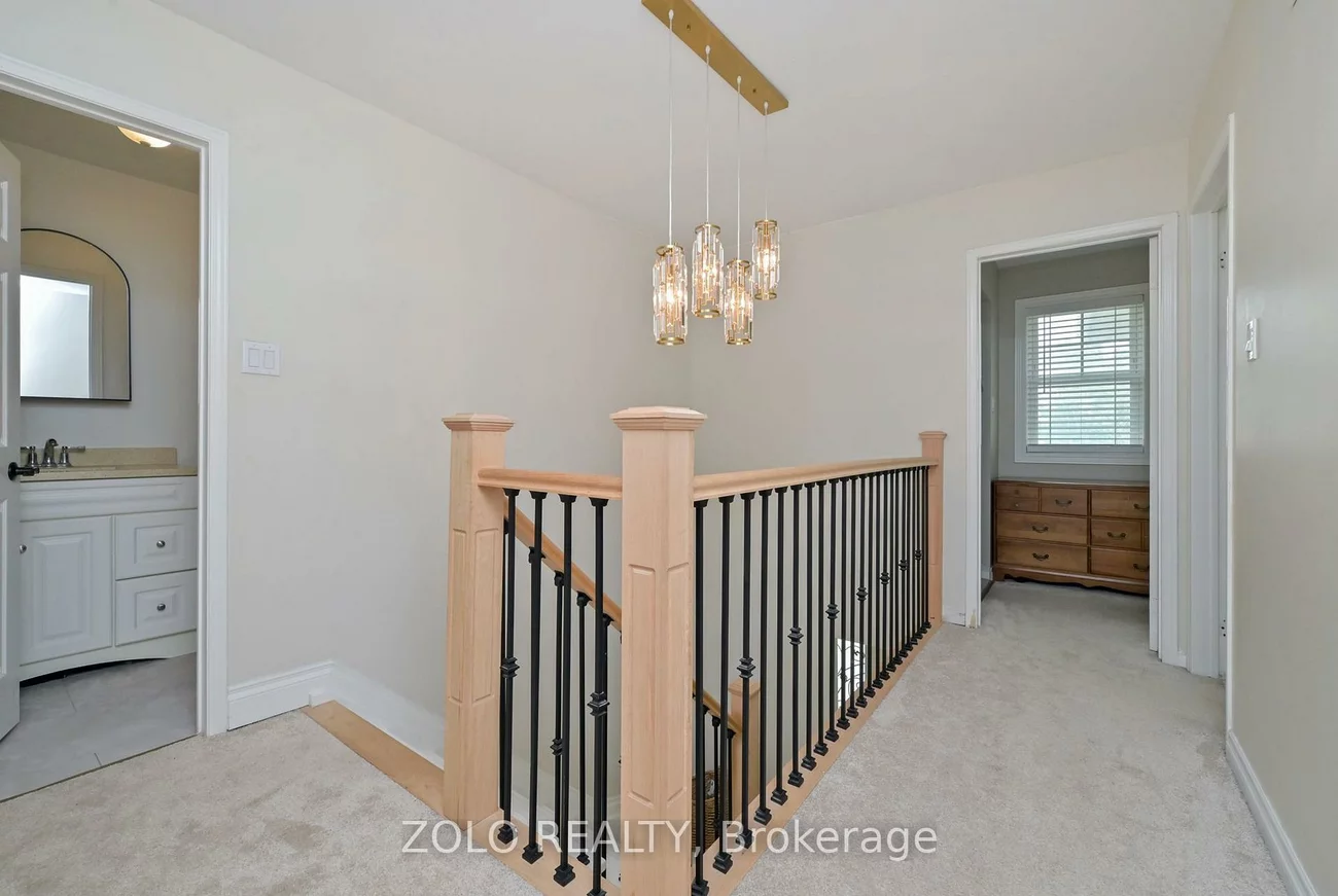 1077, Anna Maria, Alcona, Innisfil