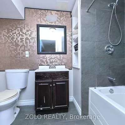 1077, Anna Maria, Alcona, Innisfil