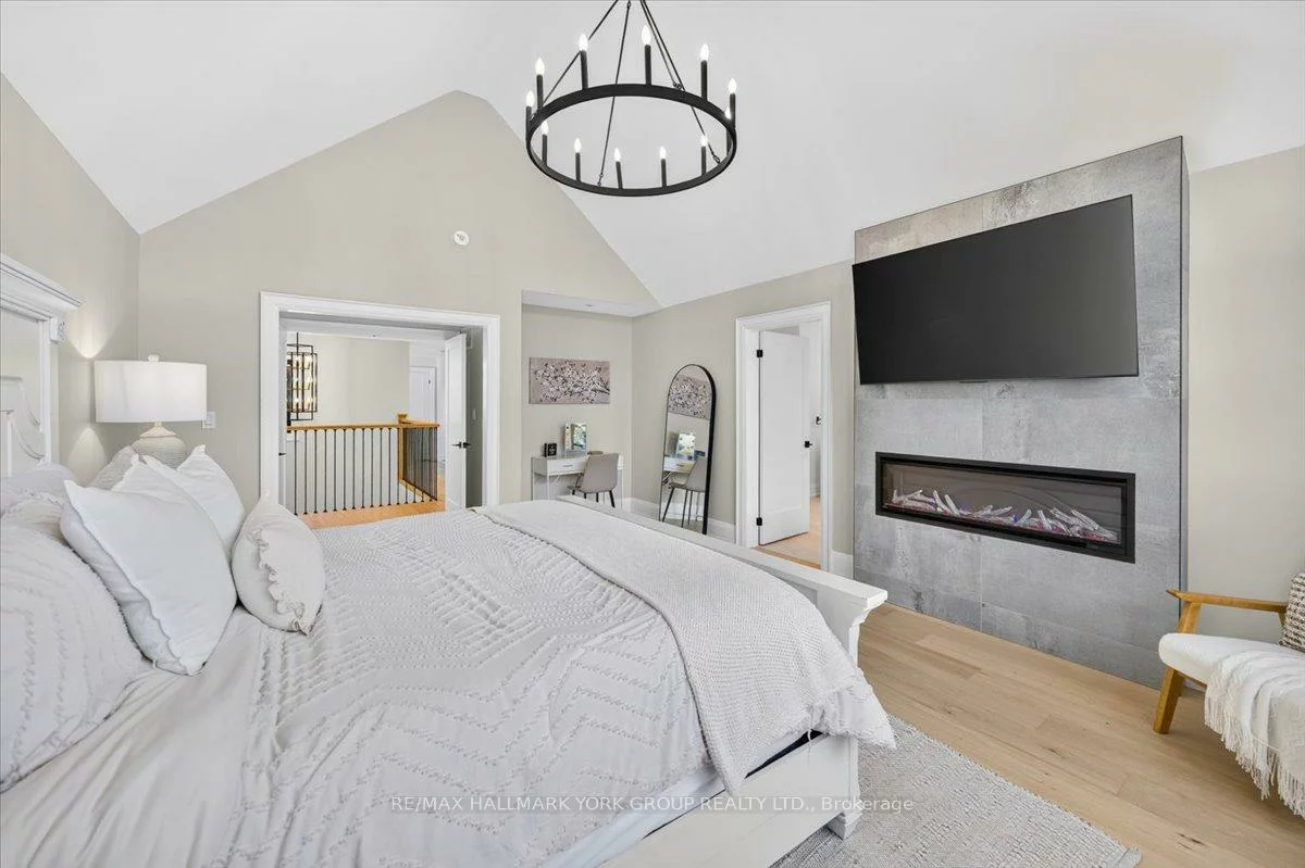 668, Florence, Alcona, Innisfil