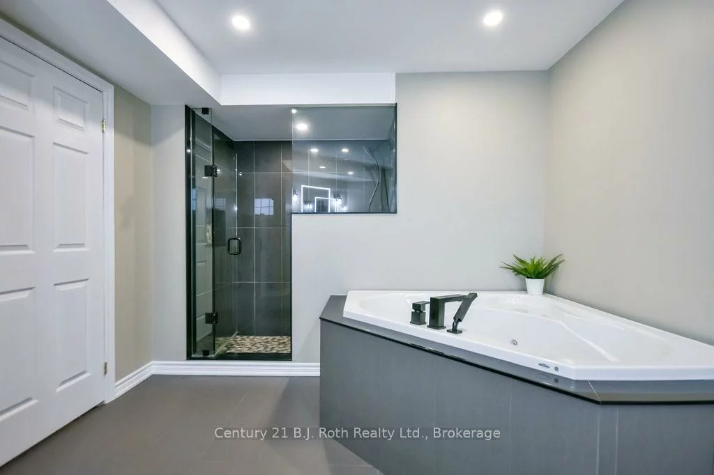 1117, Corrie, Alcona, Innisfil