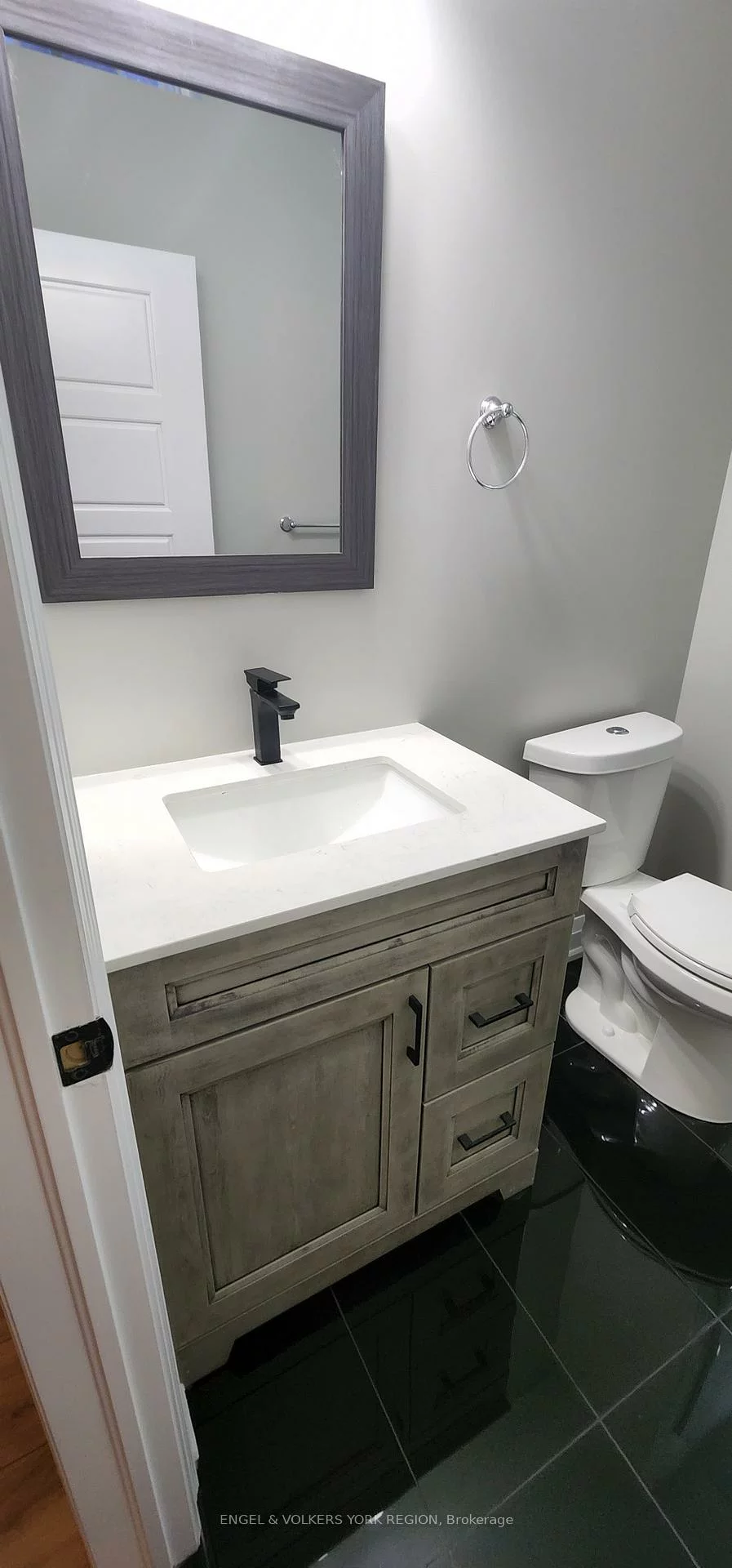 4, Valley Point, King City, King