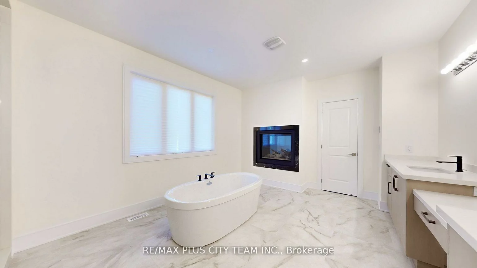 8, Saxby Farm, King City, King