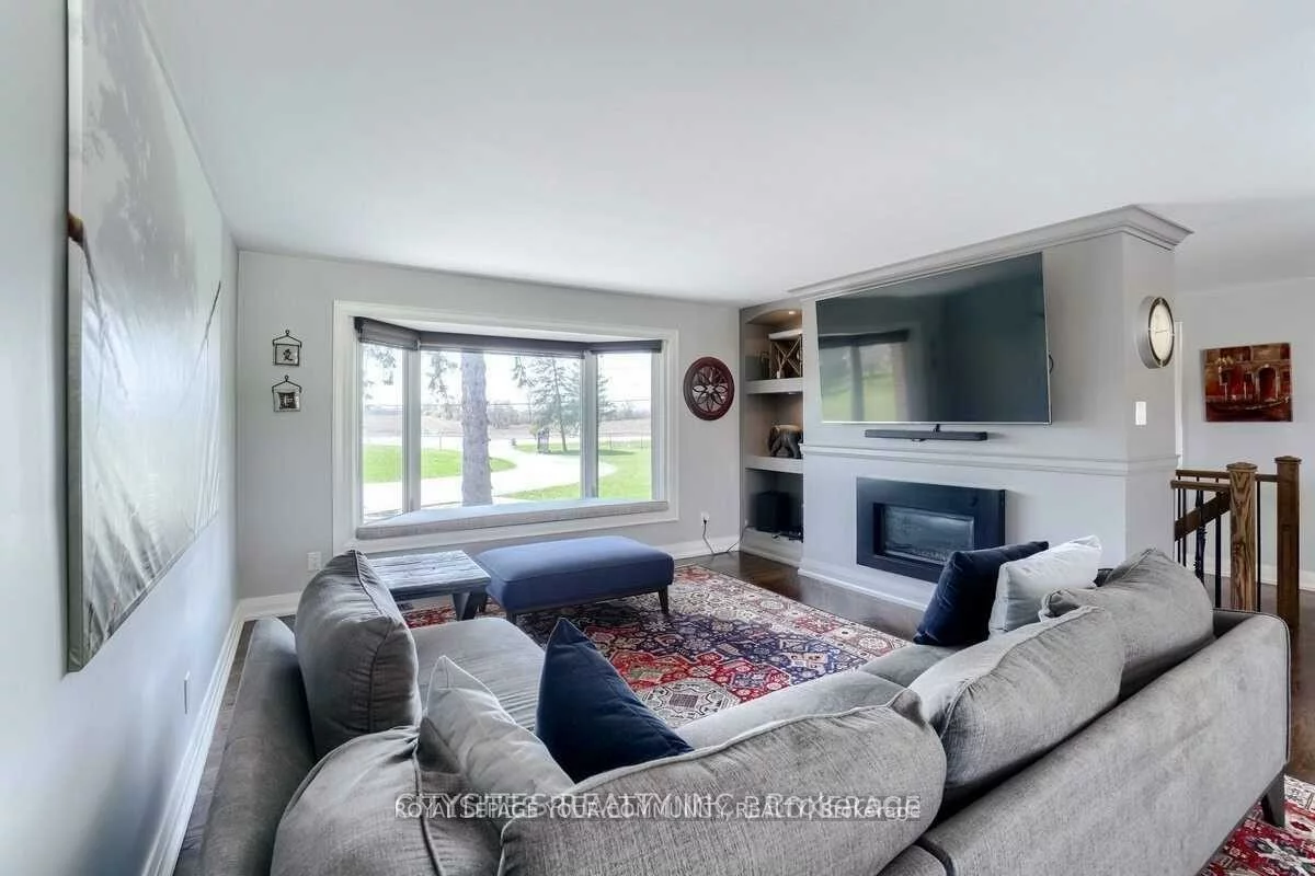 5890, 15th, Schomberg, King