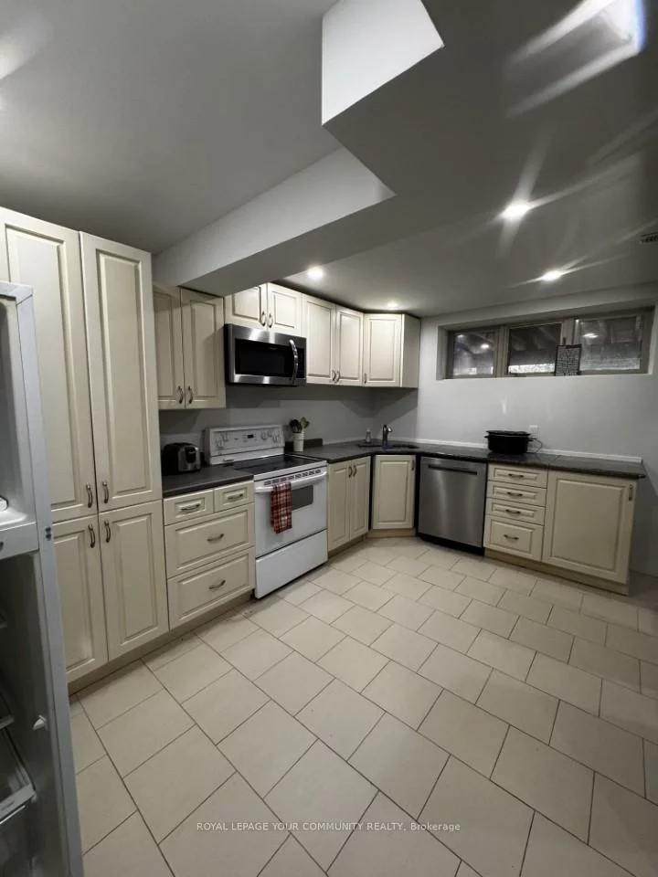 158, Roselena, Schomberg, King