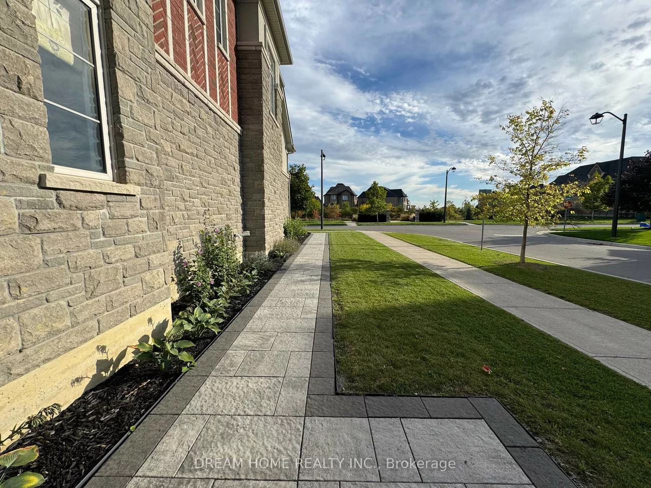 28, Larkin, Nobleton, King