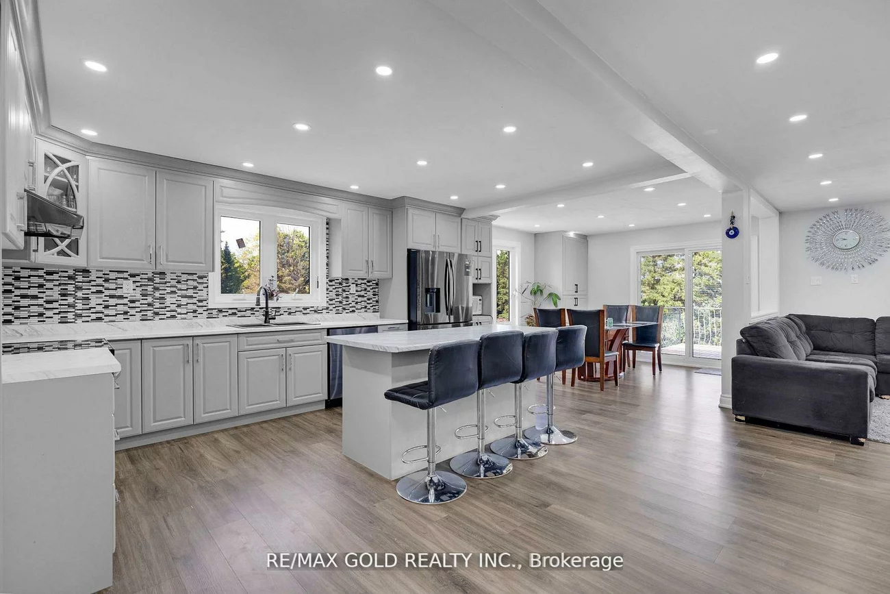 6820, 16th, Nobleton, King