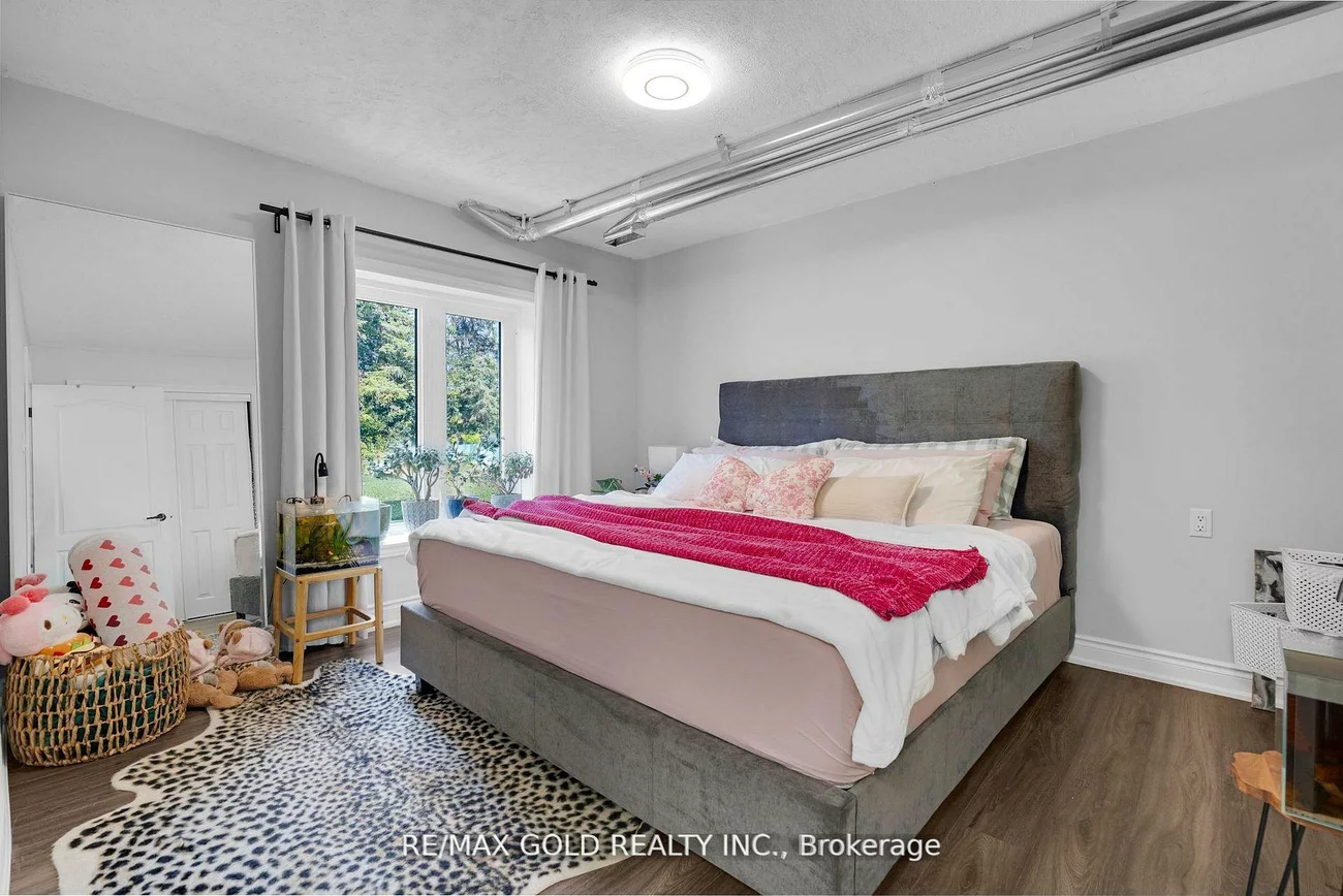 6820, 16th, Nobleton, King