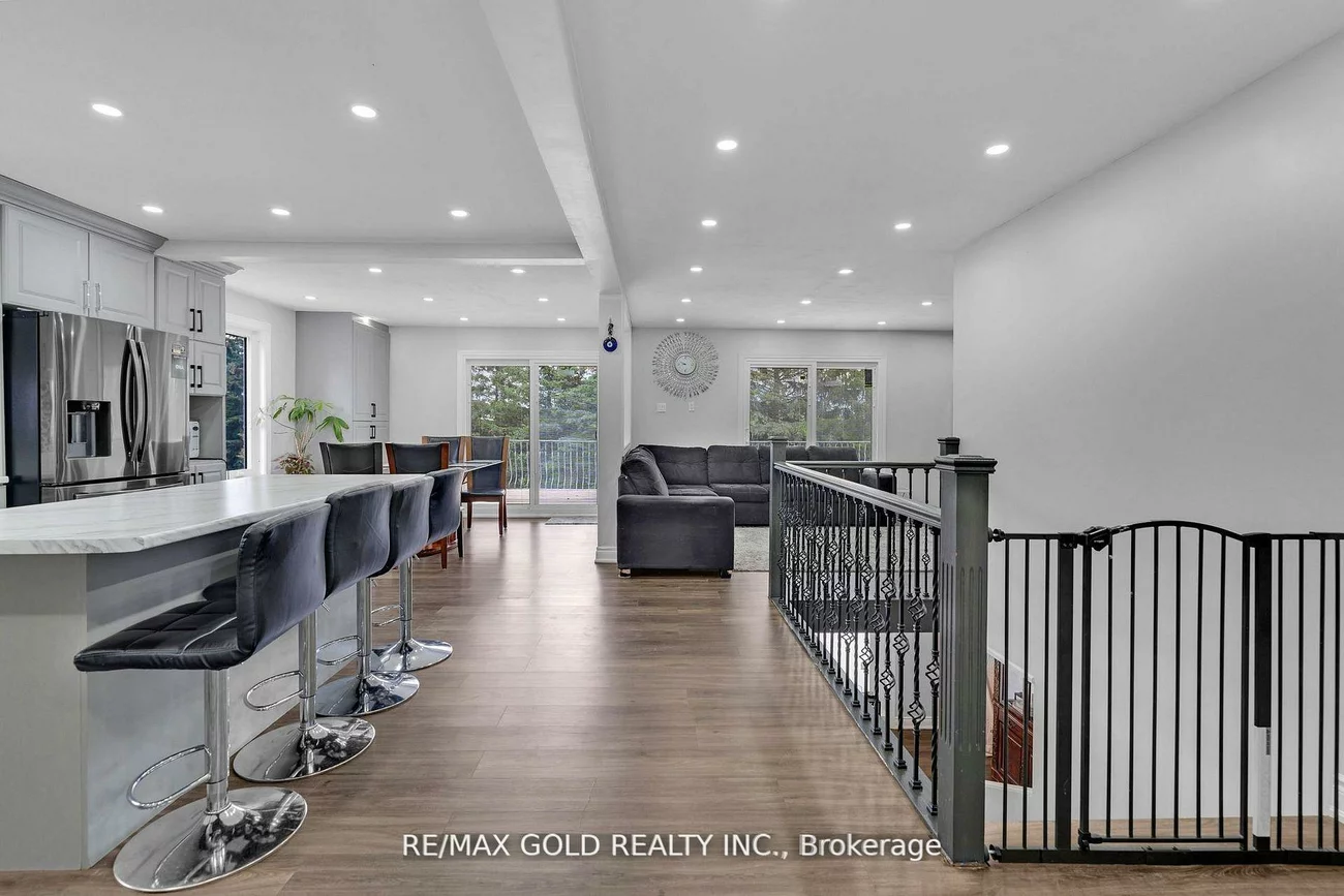 6820, 16th, Nobleton, King