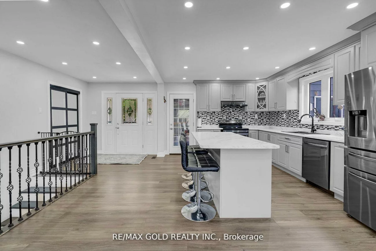 6820, 16th, Nobleton, King