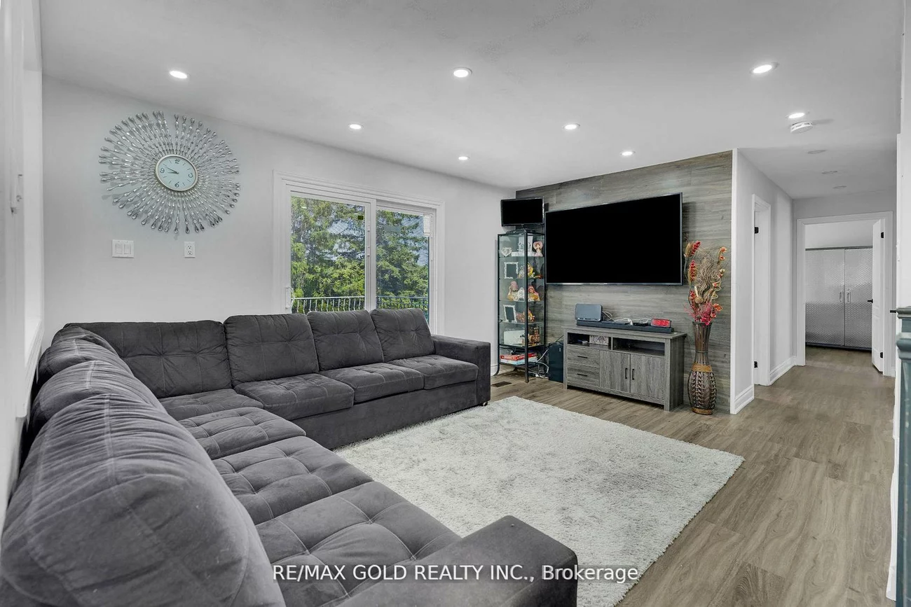 6820, 16th, Nobleton, King