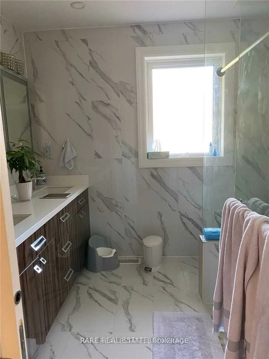 60, Patricia, King City, King