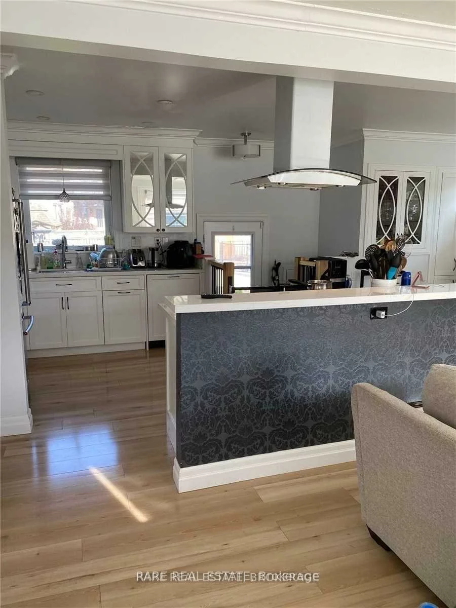 60, Patricia, King City, King