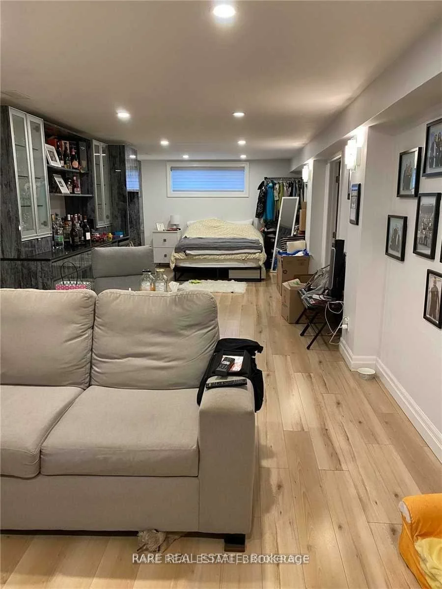 60, Patricia, King City, King