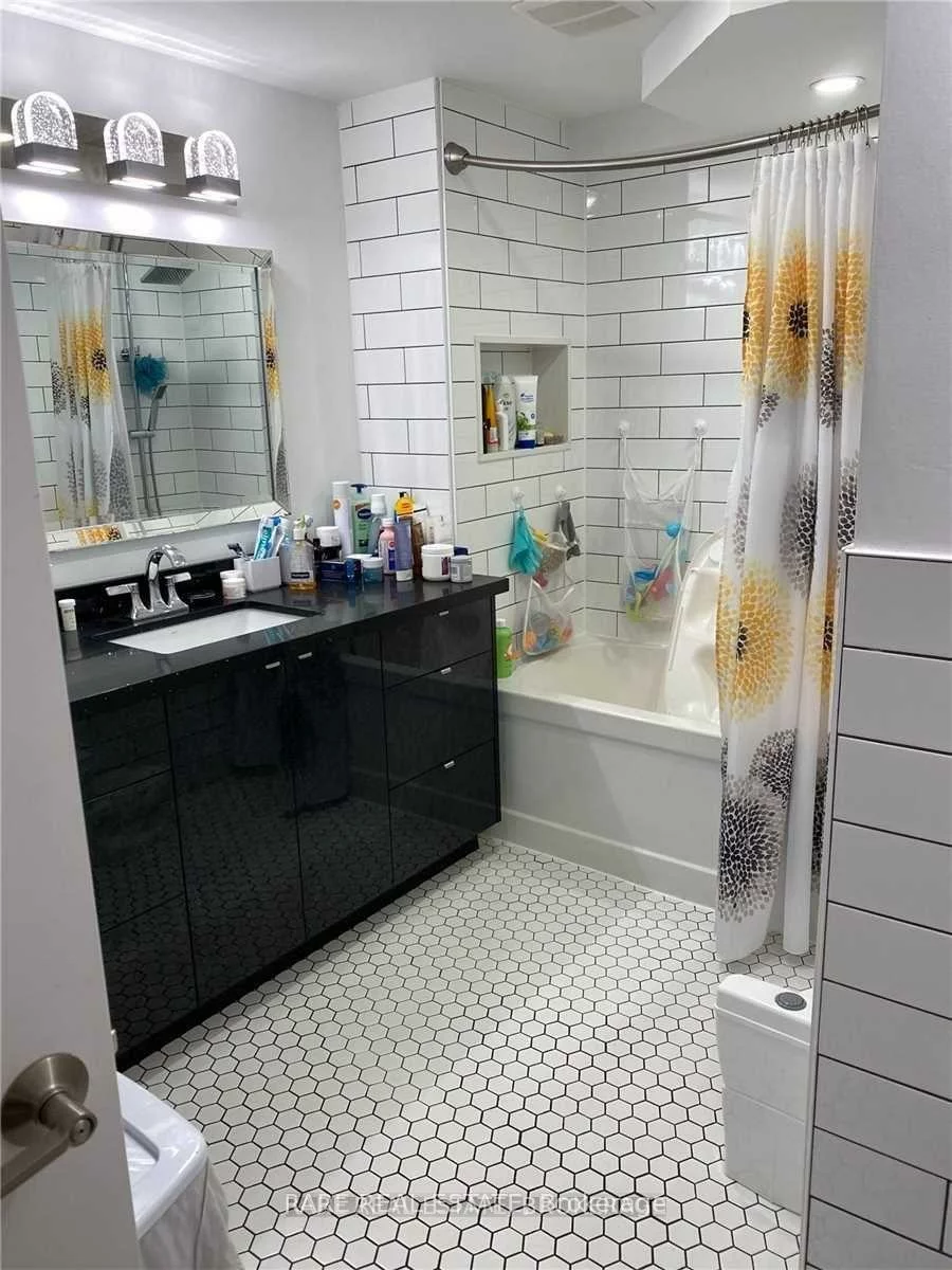 60, Patricia, King City, King