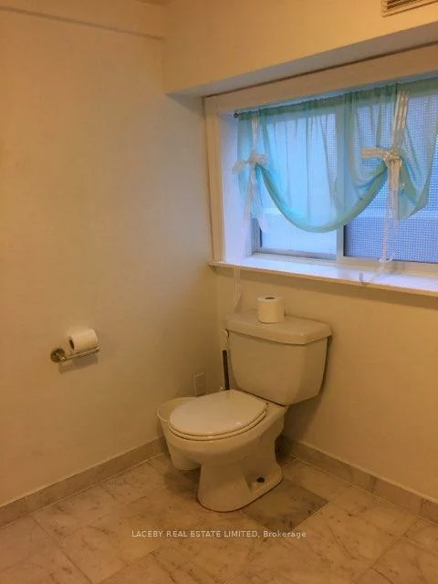 250, Main, Schomberg, King