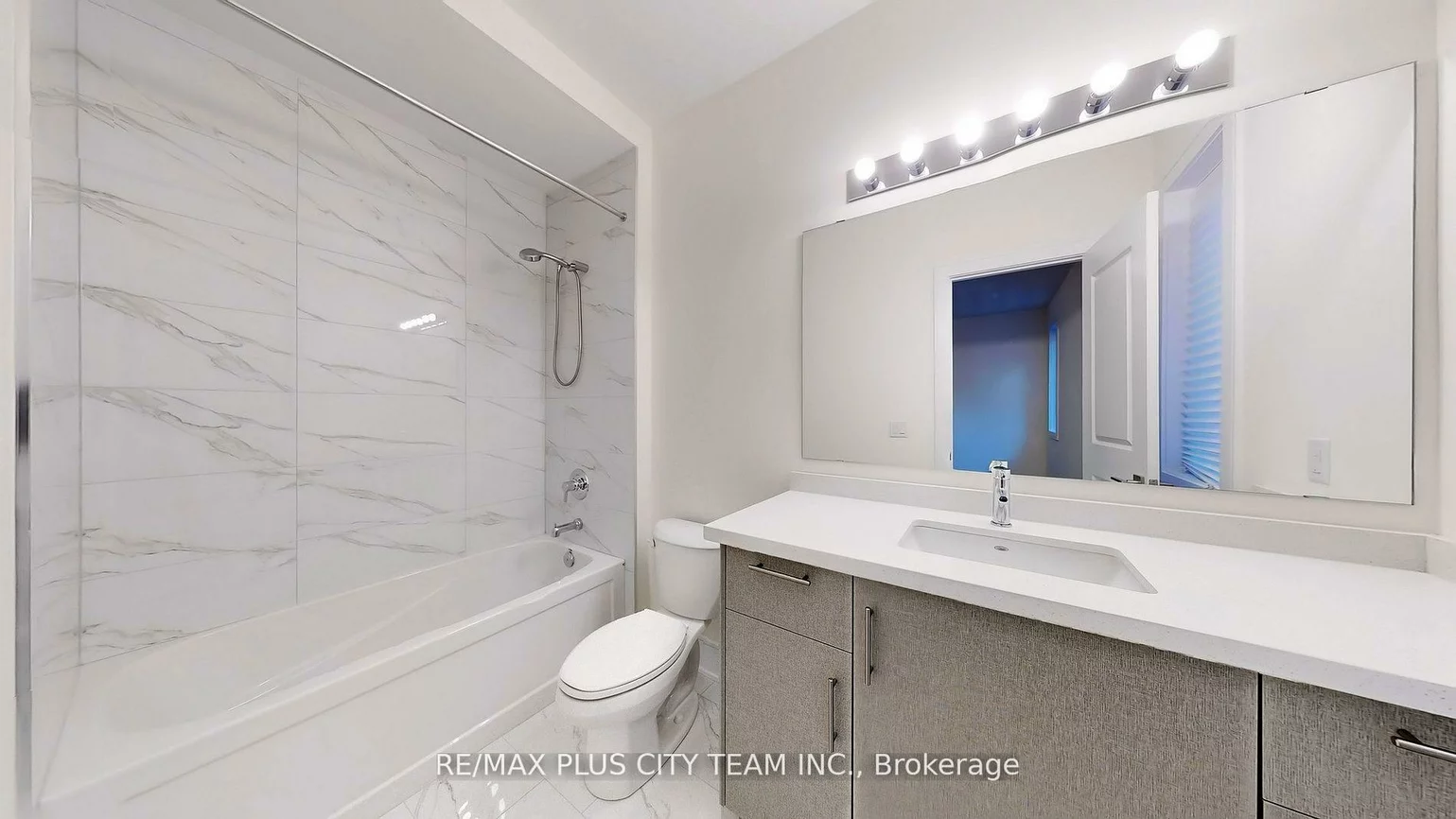 8, Saxby Farm, King City, King