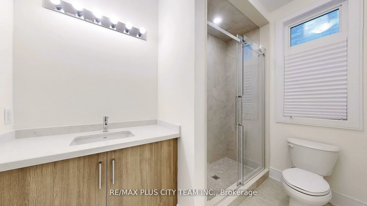 8, Saxby Farm, King City, King