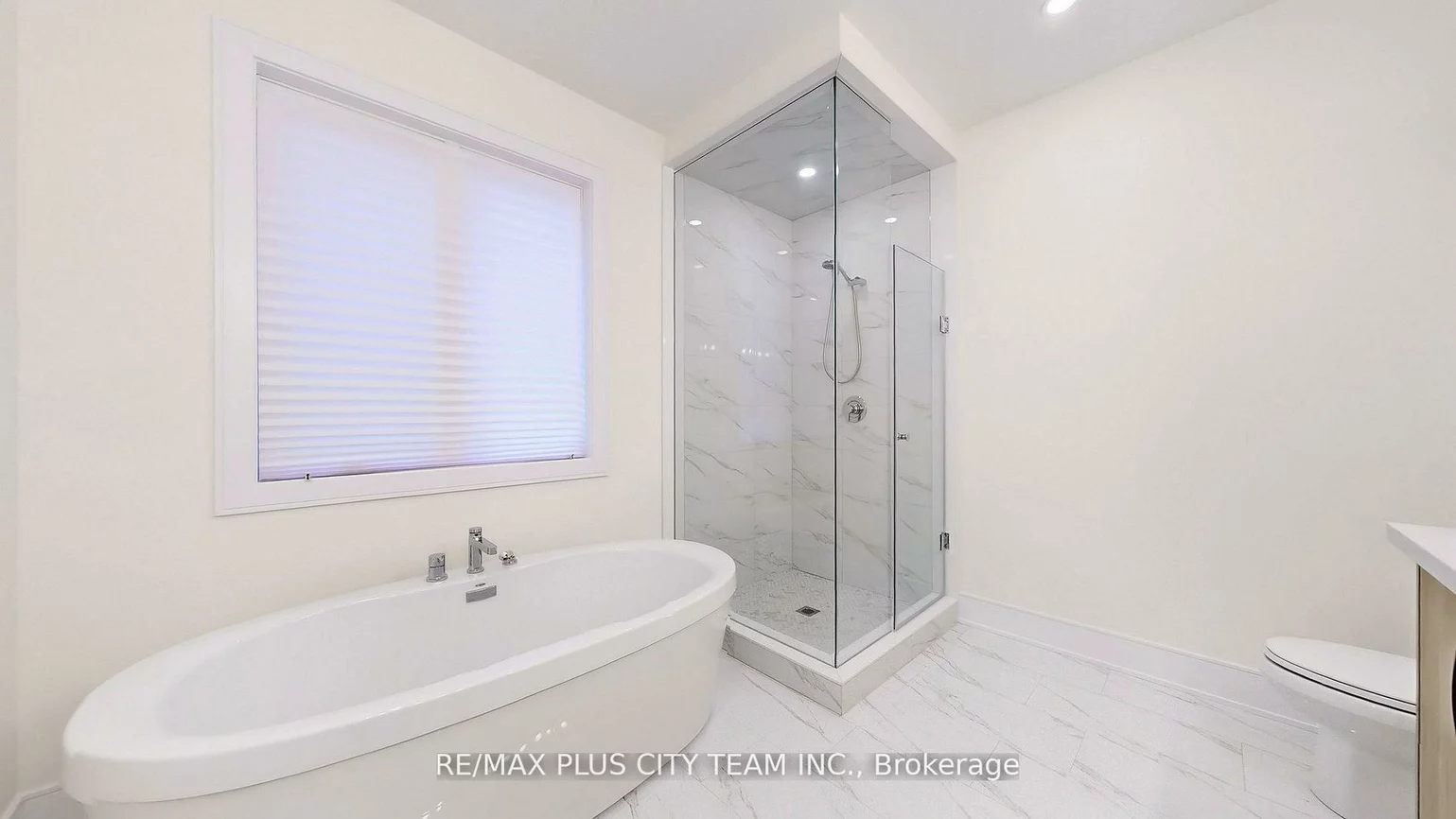 8, Saxby Farm, King City, King