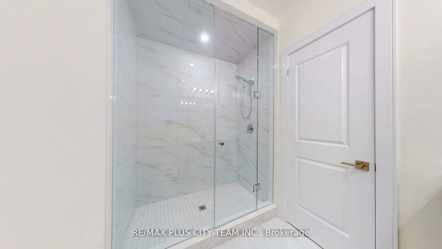 8, Saxby Farm, King City, King