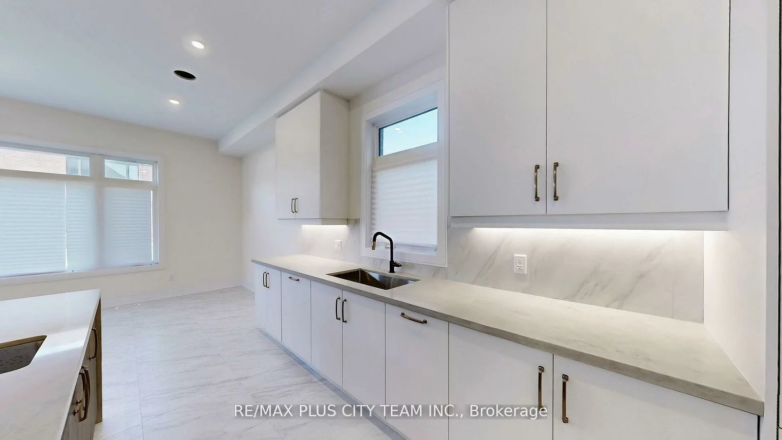 8, Saxby Farm, King City, King