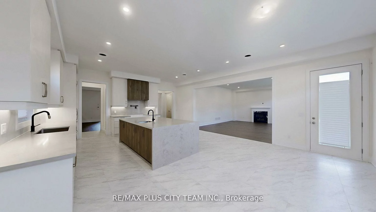 8, Saxby Farm, King City, King