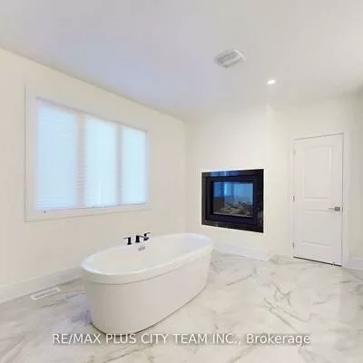 8, Saxby Farm, King City, King