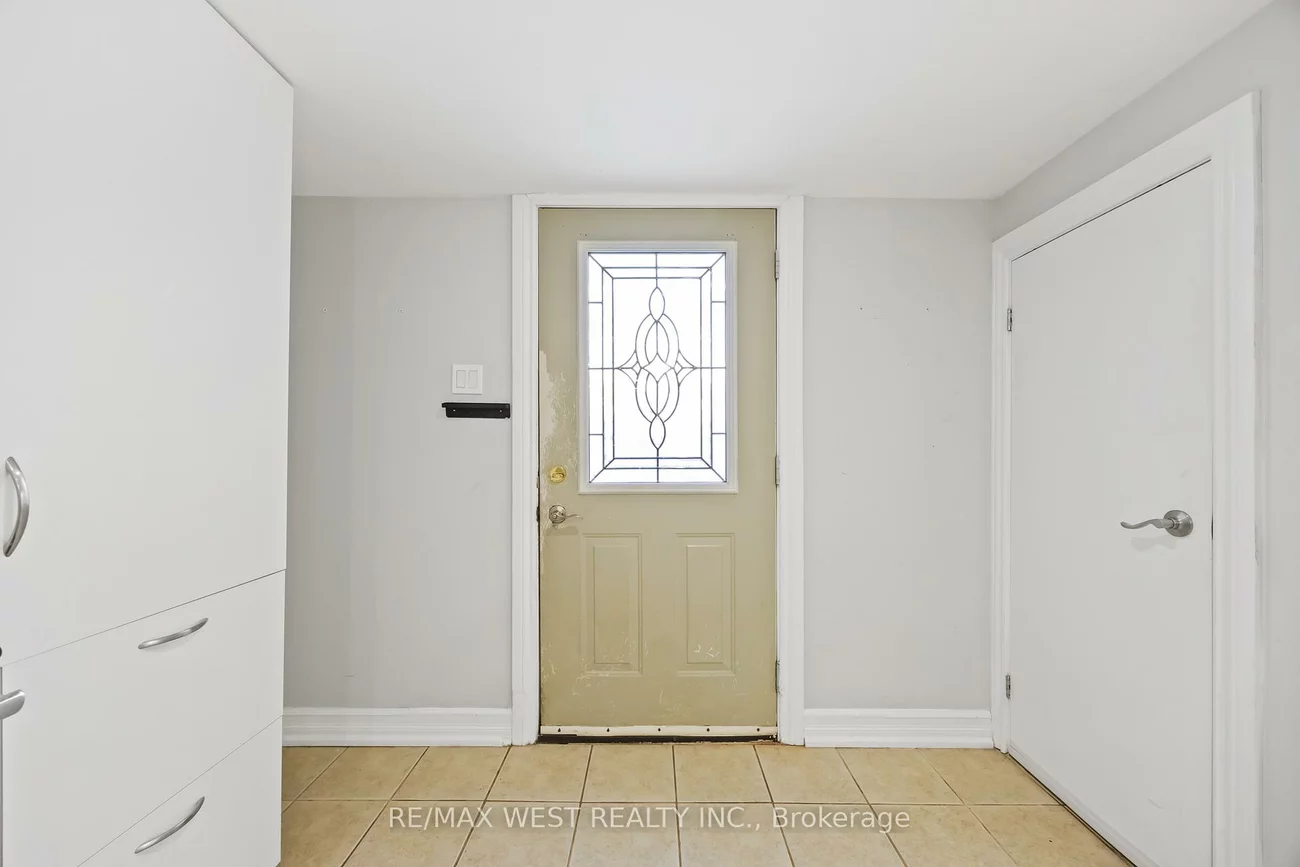 2440, King, King City, King