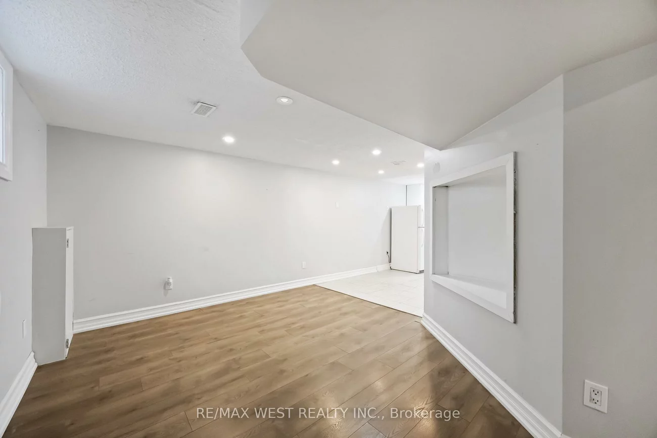 2440, King, King City, King