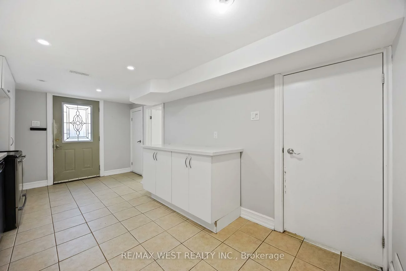 2440, King, King City, King