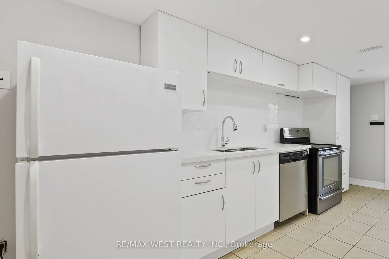 2440, King, King City, King